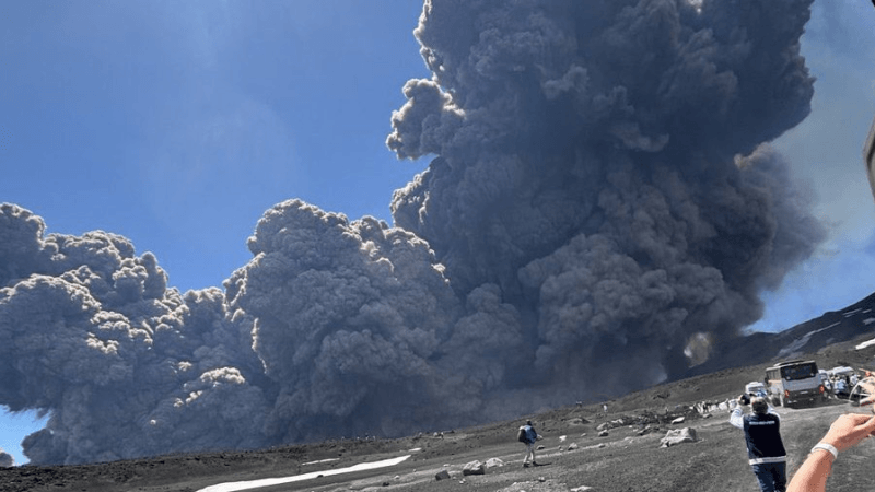 Sicile: Nouvelle éruption du volcan Etna...