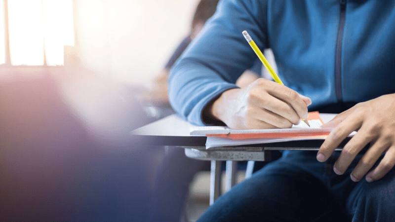 رضا الزهروني: 35% فقط من تلاميذ تونس يبلغون مرحلة الباكالوريا