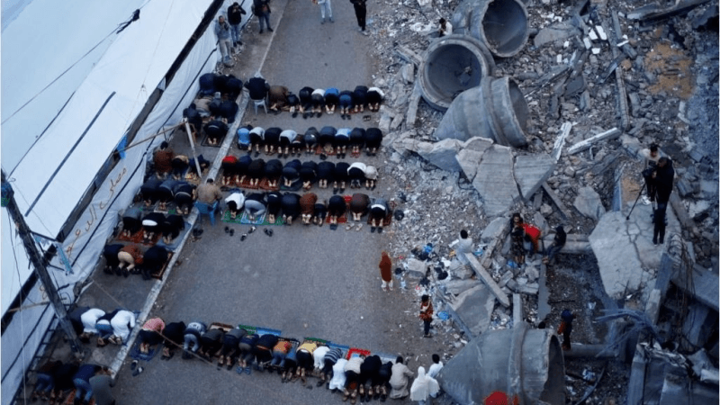 Gaza : la prière de l’Aïd célébrée au milieu des ruines des mosquées