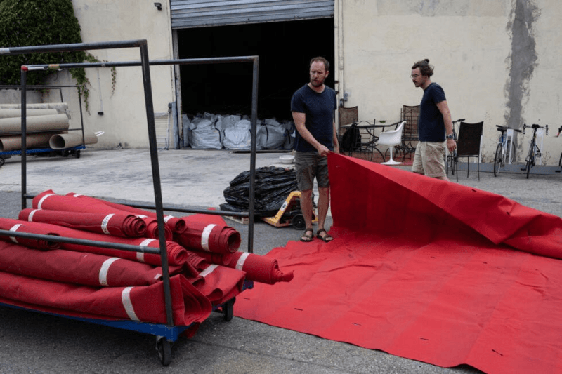 Le tapis rouge de Cannes vendu à Marseille pour 1 euro le kilo