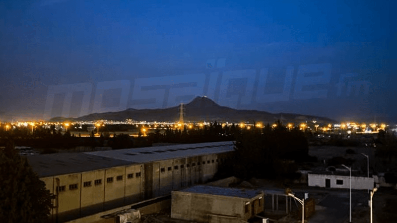 طقسٌ صافٍ ليلاً
