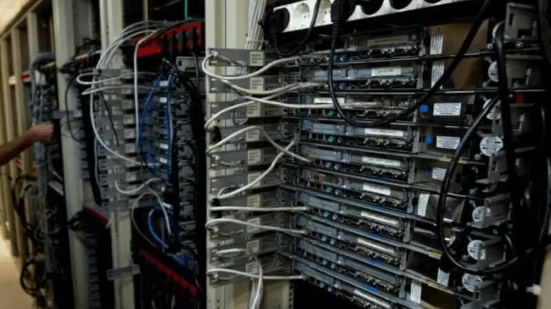 إيران تفرض قيود مؤقتة على الاتصال بالانترنت بعد الضربات الإسرائيلية