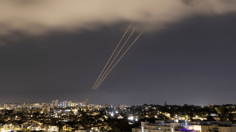 Tirs de missiles iraniens: Israël appelle sa population à se réfugier