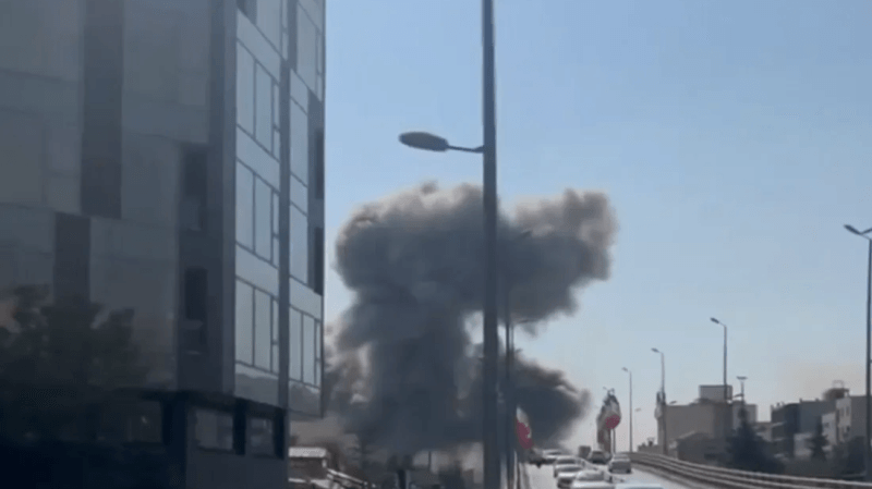إسرائيل تقصف مقر الإذاعة والتلفزيون في طهران