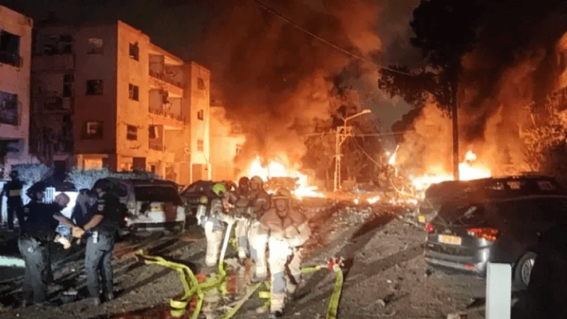 الهجمات الإيرانية تُجبر إسرائيل على إجلاء الآلاف من منازلهم