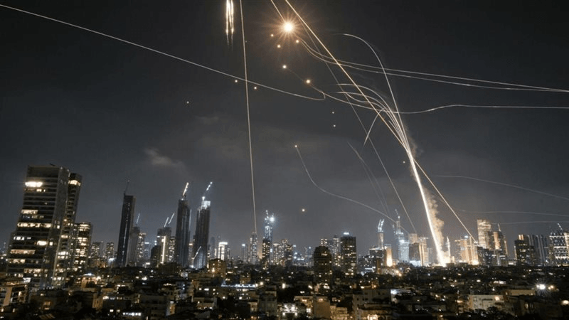 إيران تمطر إسرائيل بوابل من الصواريخ