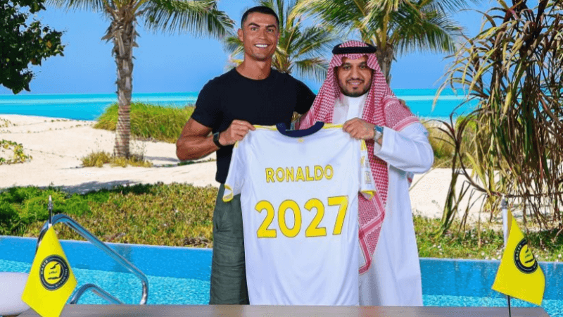 Al Nassr: Cristiano Ronaldo prolonge...