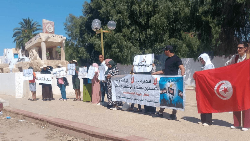 سيدي بوزيد: عدد من المعطلين عن العمل يطالبون بحقهم في الإنتداب