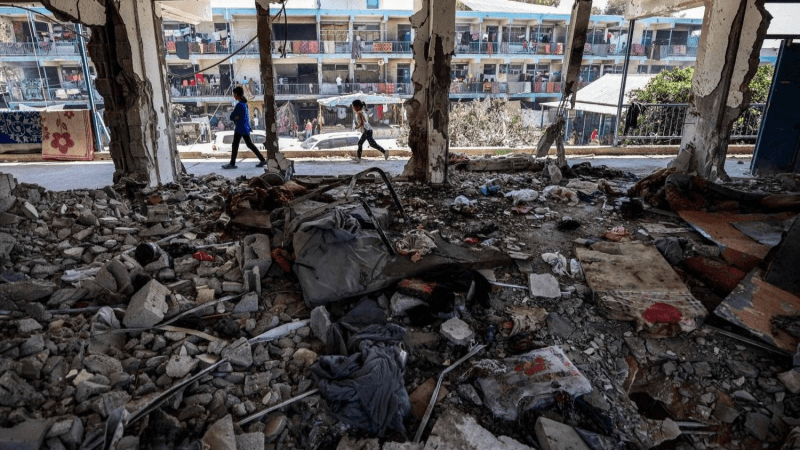 استشهاد  12 فلسطينيا في قصف إسرائيلي استهدف مدرسة تؤوي نازحين في غزة