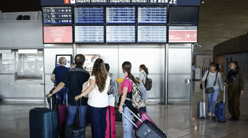 تعطل الرحلات الجوية لليوم الثاني في فرنسا بسبب إضراب للمراقبين الجويين