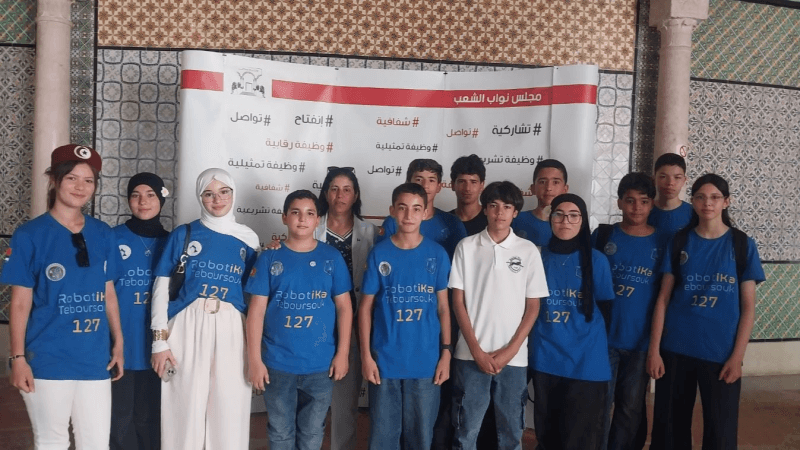 بعد النجاحات الدولية: أعضاء نادي الروبوتيك بتبرسق يزورون البرلمان
