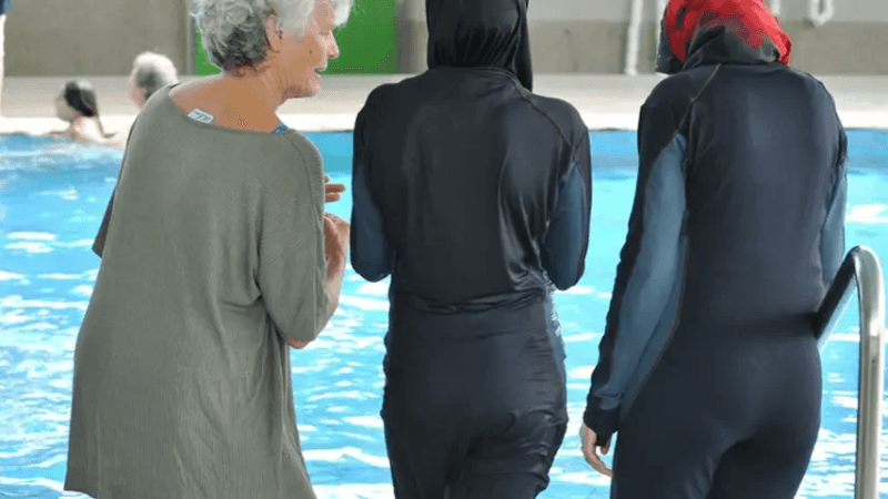 وزارة السياحة لمسؤولي النزل: يُمنع منعا باتا التدخّل في لباس المصطافين