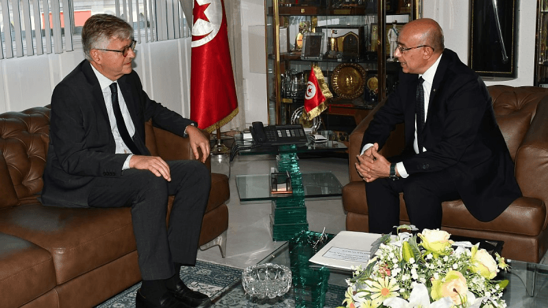 ماذا في لقاء وزير الدفاع بالأمين العام المساعد للأمم المتحدة؟