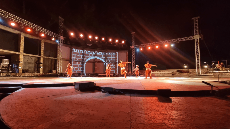 'أم البلدان' في مهرجان الحمامات.. عرض يرقص على التاريخ ويشاكس الحاضر