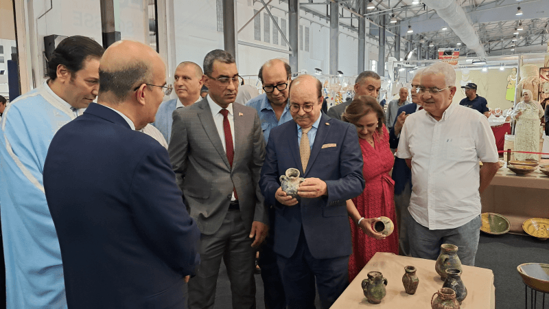 وزير السياحة يفتتح الصالون الوطني للصناعات التقليدية بمعرض سوسة