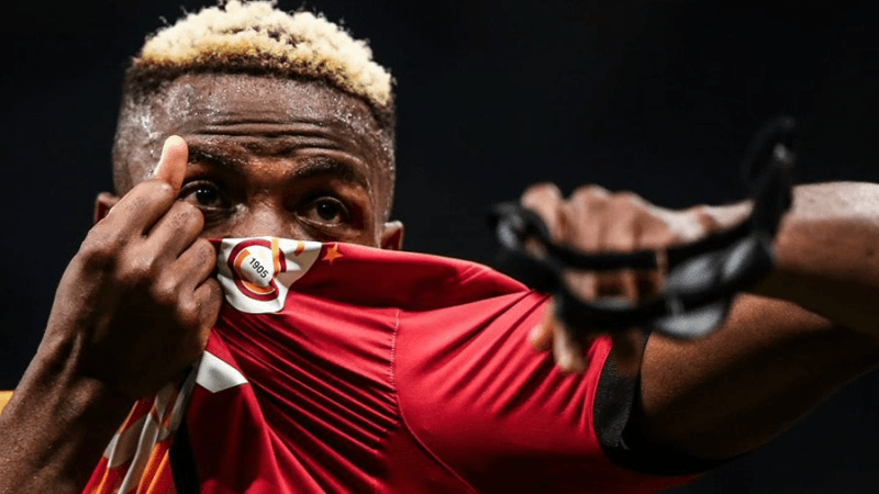 Victor Osimhen signe définitivement à Galatasaray