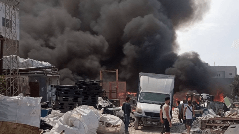 المنستير : تواصل عملية إخماد حريق في مصنع حفاظات ببوحجر