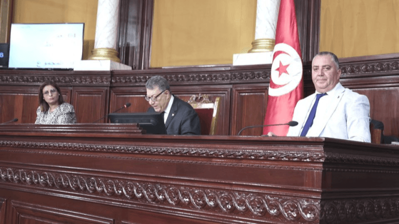 البرلمان يصادق على غلق ميزانية الدولة لسنة 2021