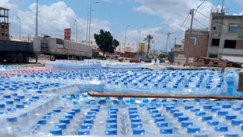 حجز  أكثر من 17 ألف قارورة ماء معدني معروضة تحت أشعة الشمس