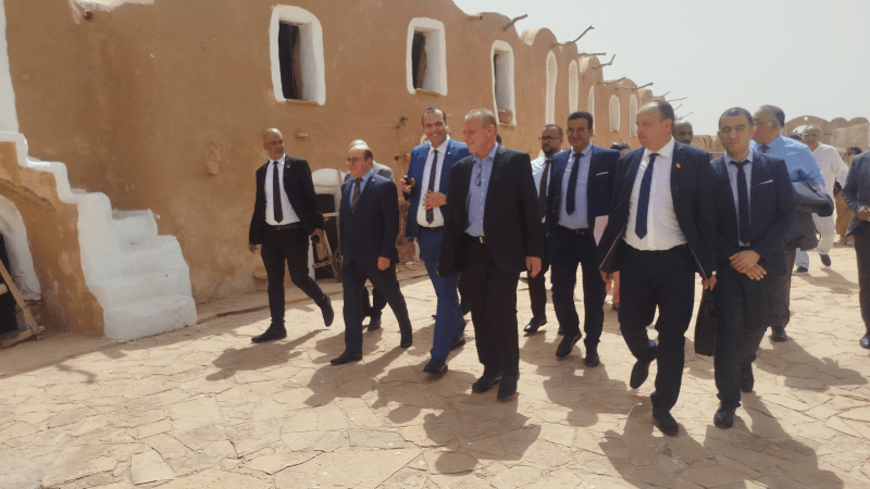 وزير السياحة: ضرورة الرفع من طاقة الايواء والاستفادة من صحراء تطاوين