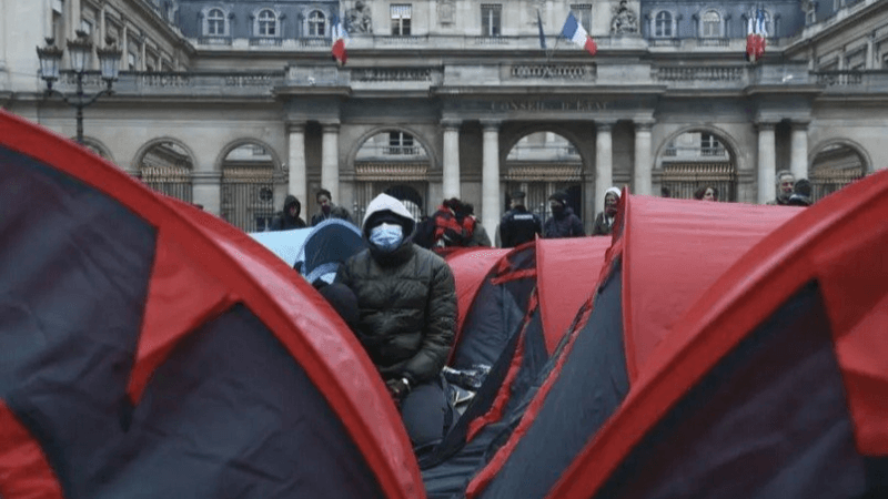 France : La loi 'amputée' sur les migrants, promulguée