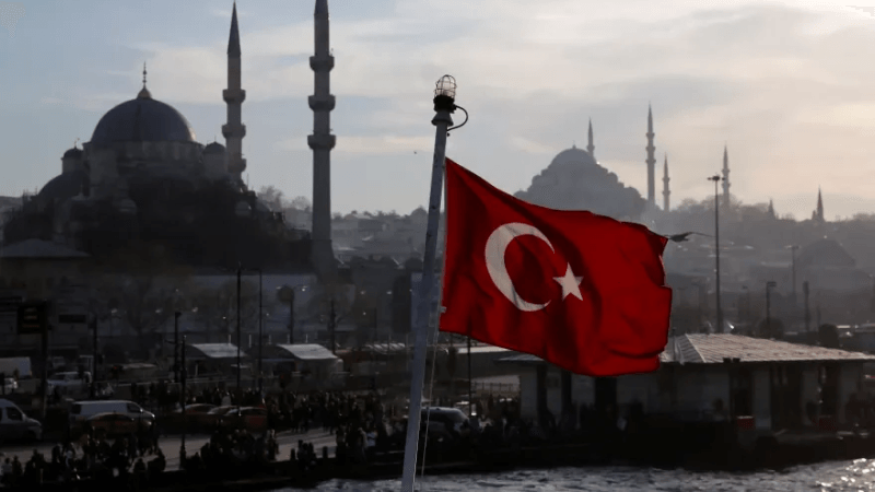 تركيا تعتقل رئيس بلدية في إسطنبول ضمن تحقيق فساد