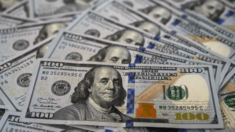 تراجع الدولار في ظل حذر المستثمرين بشأن أسعار الفائدة
