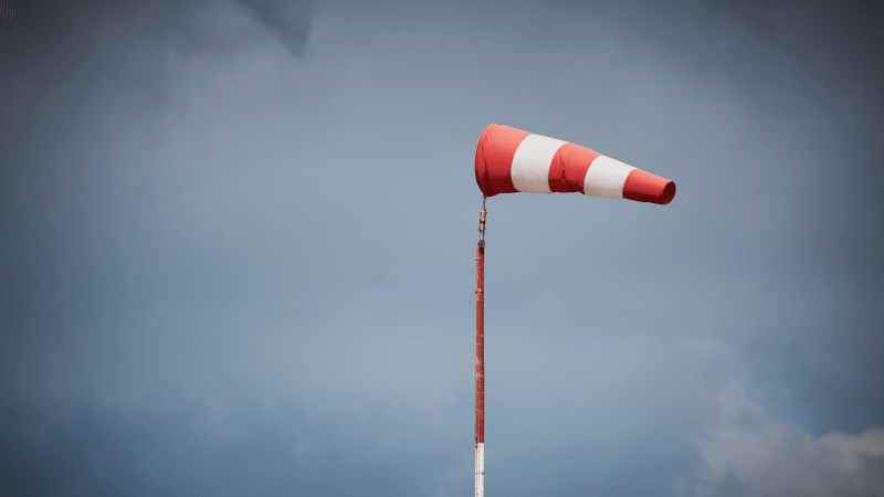 Vendredi : vents forts et orages locaux avec pluies éparses
