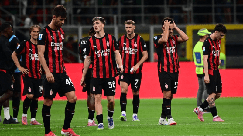 الدوري الإيطالي: نابولي يُطيح بساسولو وميلان يسقط أمام كريمونيزي