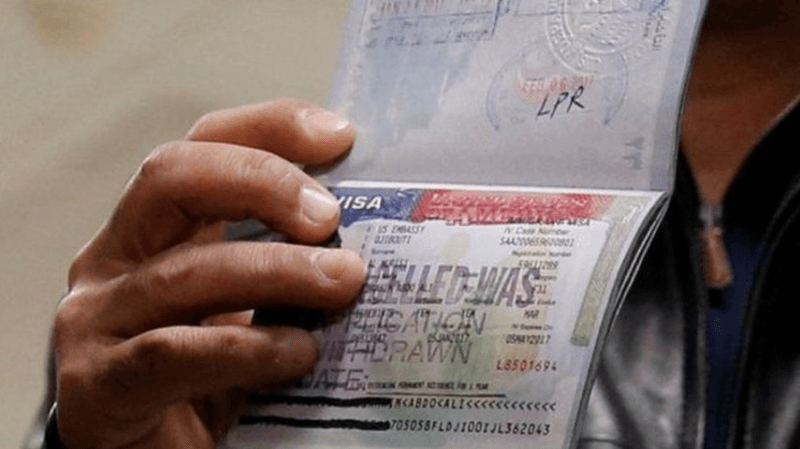 إدارة ترامب تقلّص مدة إقامة الطلاب والصحفيين