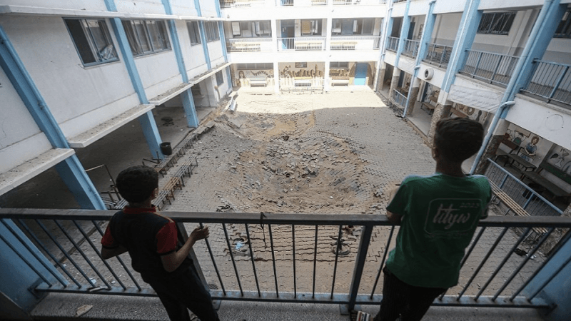 جيش الإحتلال يقتحم مدارس في الخليل ويحتجز عددا من المعلّمين
