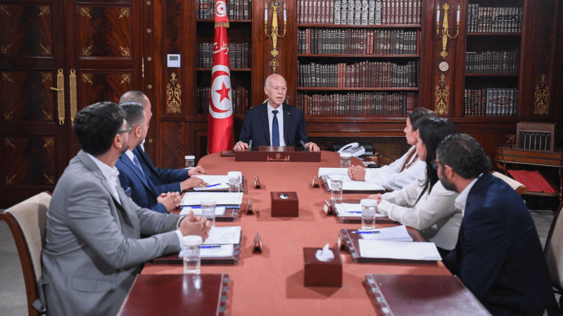 رئيس الجمهورية يجتمع بعدد من أصحاب حاملي شهادة الدكتوراه