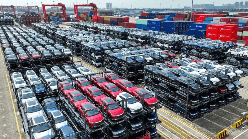 ترامب يخفض الرسوم الجمركية على السيارات اليابانية إلى 15%