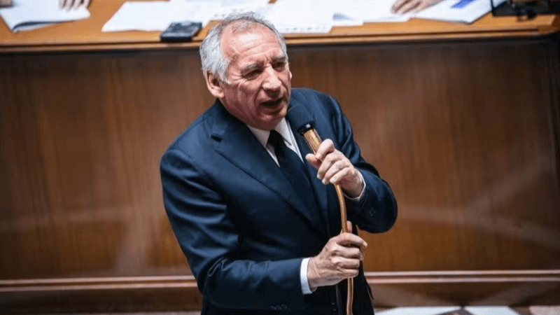 France : Bayrou menacé, la succession s’organise