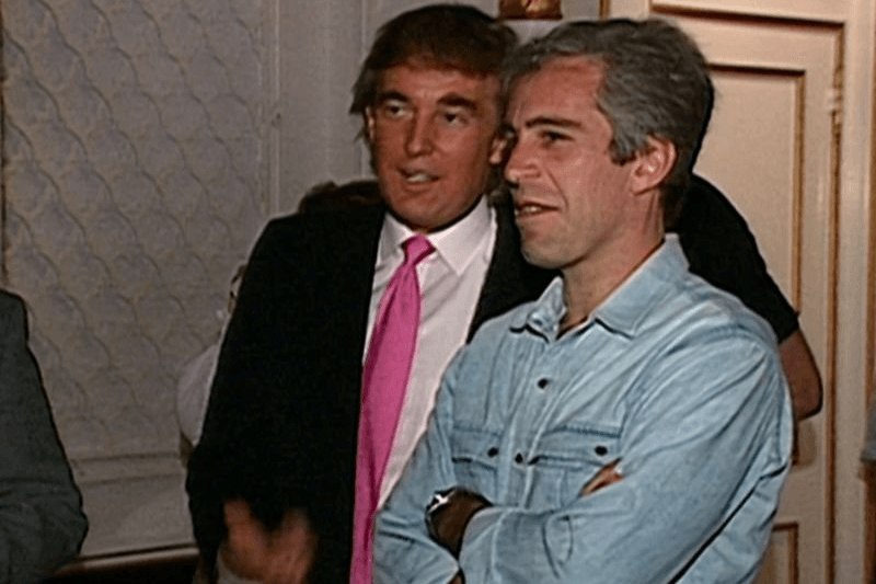 Les liens entre Trump et Epstein de nouveau pointés