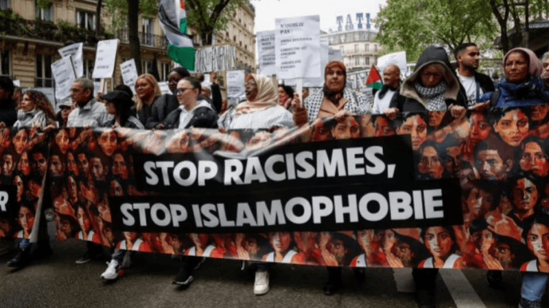 رؤوس خنازير أمام مساجد مختلفة في فرنسا!