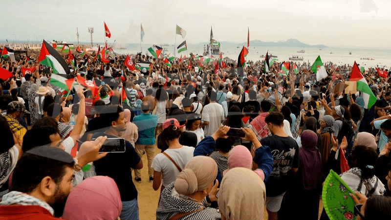 Flottille Soumoud: Des milliers de Tunisiens affluent à Sidi Bousaïd