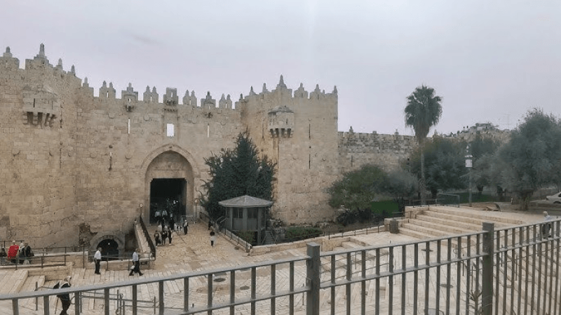 قوات الاحتلال تخنق القدس وتفصلها عن محيطها في حصار شامل