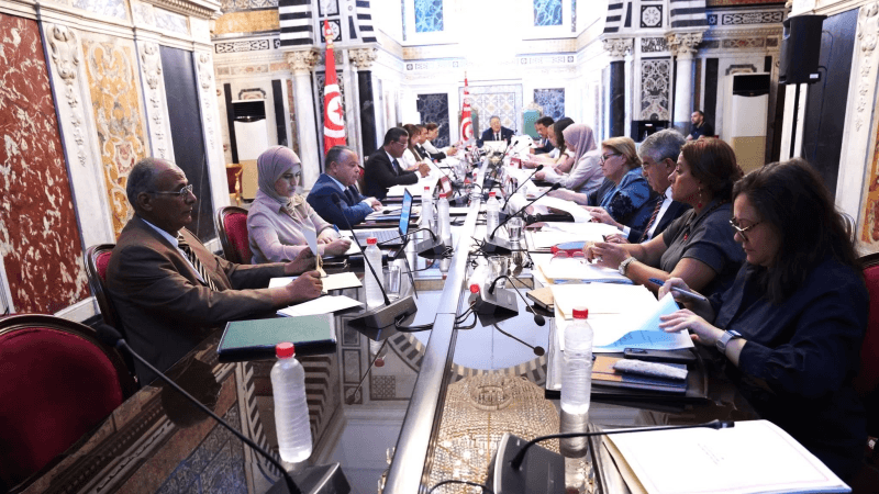 207 أسئلة من نواب البرلمان إلى أعضاء من الحكومة
