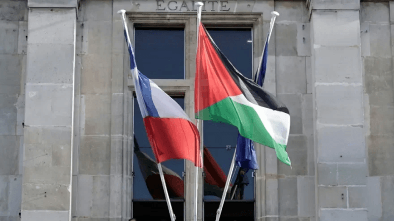 بلديات فرنسية ترفع العلم الفلسطيني رغم تحذيرات الحكومة