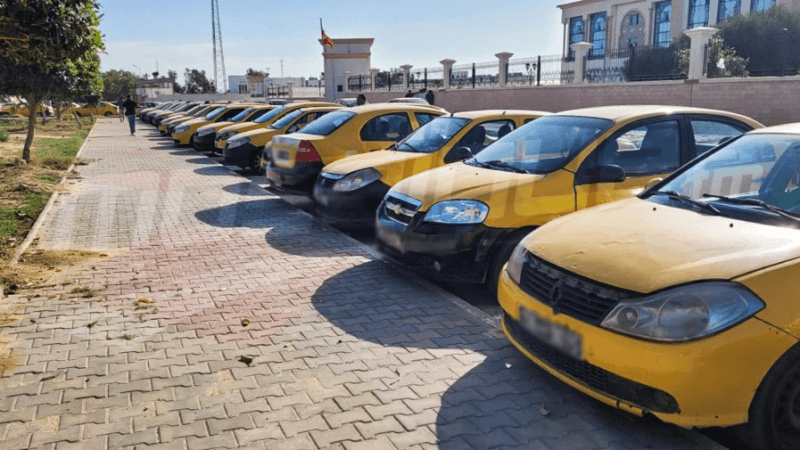 سيدي بوزيد: احتجاج أصحاب سيارات الأجرة يُربك حركة النقل