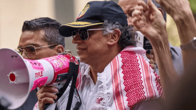 واشنطن تُلغي تأشيرة رئيس كولومبيا وتتّهمه بالتحريض