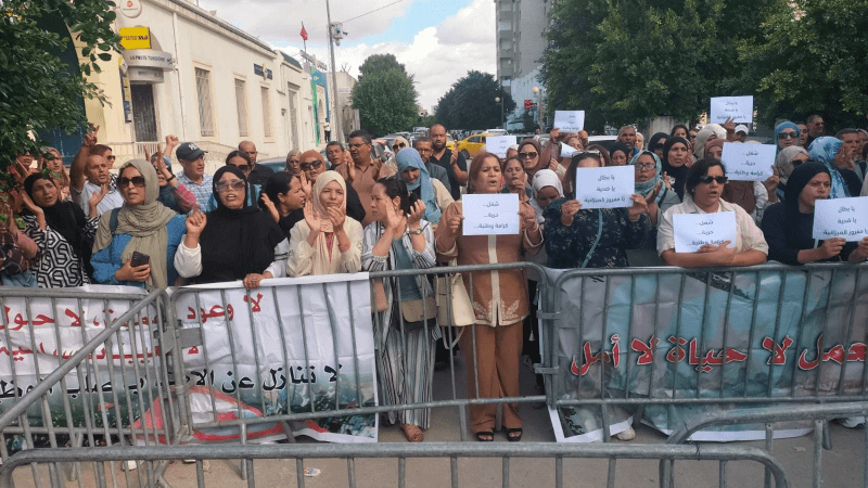 أمام البرلمان..المعطلون عن العمل ممّن طالت بطالتهم يطالبون بالانتداب