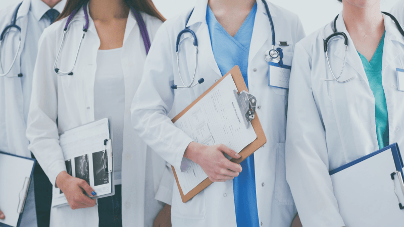 وزارة الصحة تفتح مناظرتين لانتداب 20 طبيب أسنان و20 صيدليا