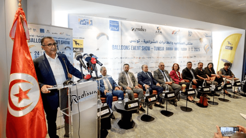 ملتقى المناطيد والطائرات الشراعية يجوب الجنوب التونسي (فيديو)
