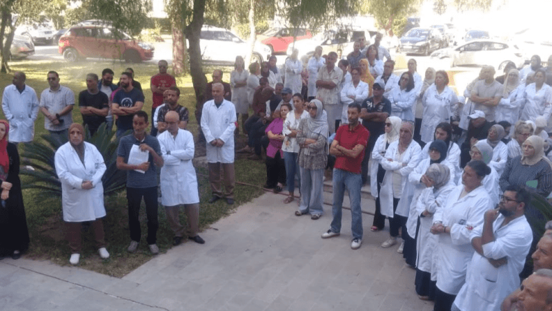 أعوان وإطارات معهد باستور يحتجون