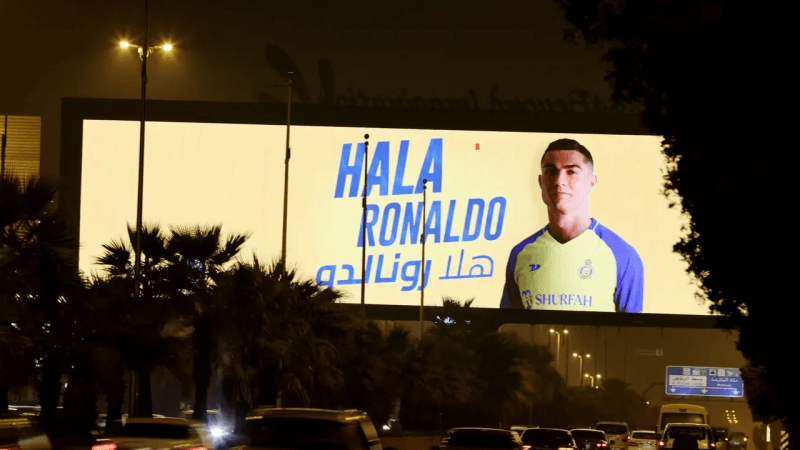 فوربس: رونالدو يحتفظ بصدارة أعلى اللاعبين أجرا في العالم