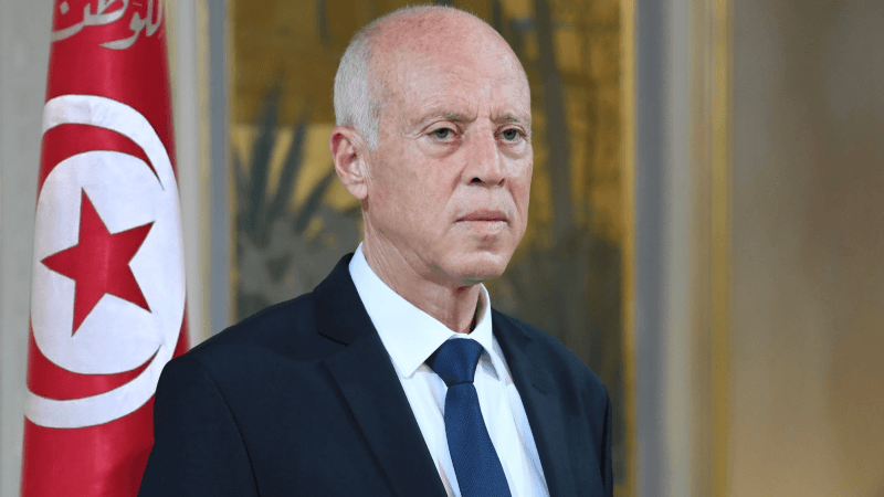 رئيس الجمهورية يتكفل بعلاج شابّ أُصيب في احتجاجات قابس
