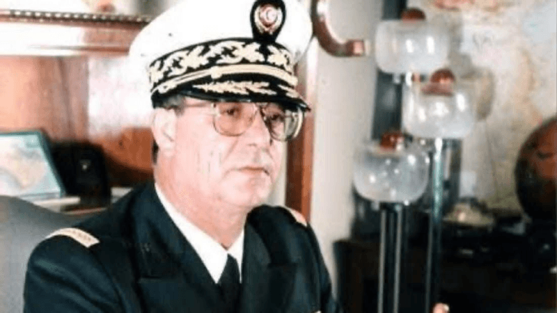 وزارة الدفاع تنعى أمير اللواء المتقاعد من البحرية محمد الشاذلي الشريف