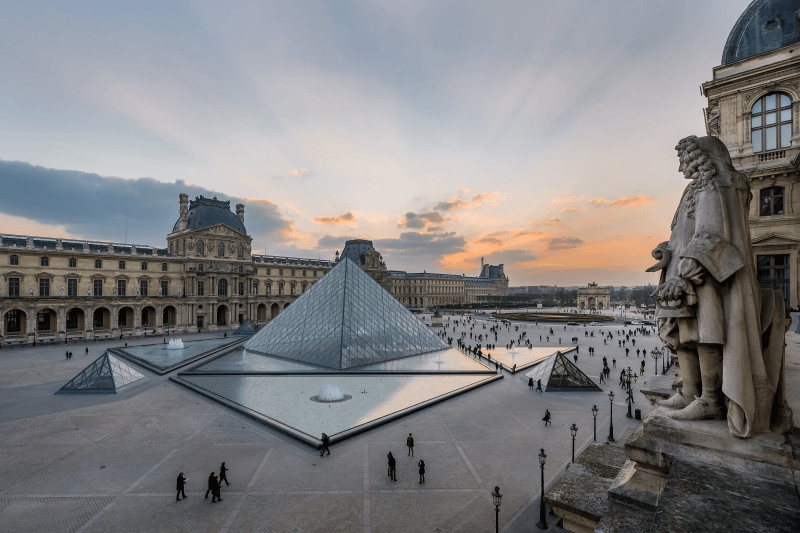 France : Braquage au musée du Louvre